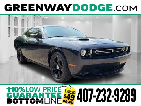 Used 2019 Dodge Challenger SXT image 1