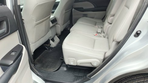 Used 2016 Toyota Highlander XLE image 10