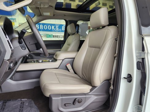 Used 2020 Ford Expedition XLT w/ Equipment Group 202A image 4