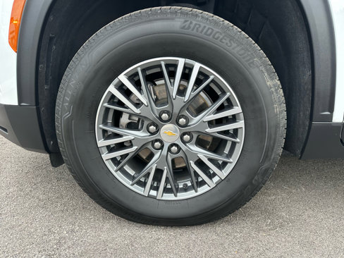 Used 2025 Chevrolet Traverse LT image 16