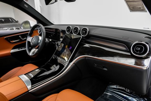 Used 2025 Mercedes-Benz GLC 300 image 17
