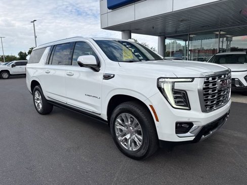 Used 2025 GMC Yukon XL Denali image 3