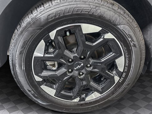 Used 2024 Kia Sorento S image 32
