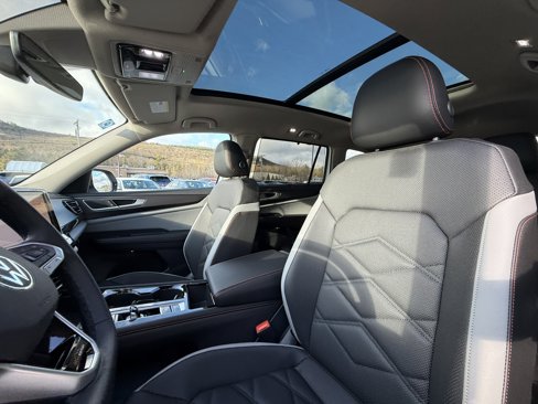 New 2025 Volkswagen Atlas Peak Edition SE image 11