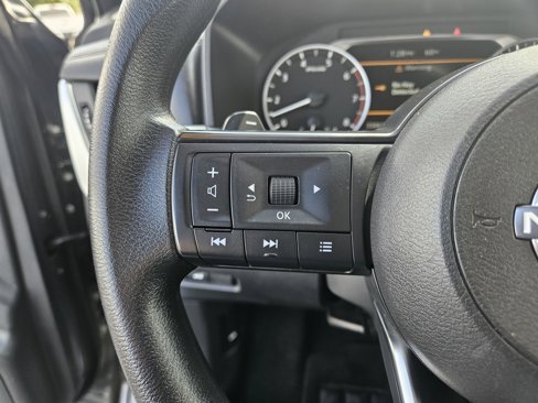 Used 2024 Nissan Rogue SV image 17