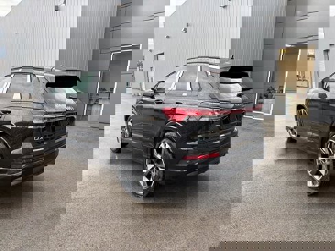 New 2025 Audi Q4 e-tron Premium image 24