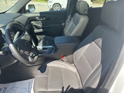 Used 2023 Chevrolet Traverse RS image 16