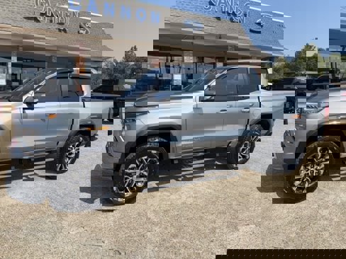 Used 2024 GMC Canyon Denali image 1