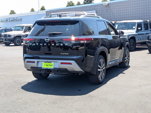 New 2025 Nissan Pathfinder Platinum image 5
