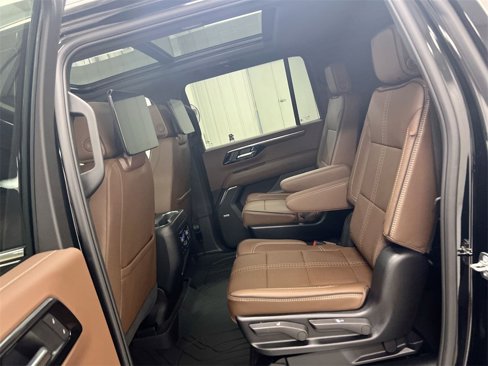 New 2026 Chevrolet Suburban High Country image 24