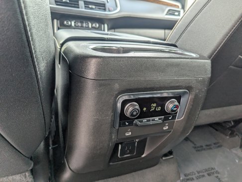 Used 2023 Chevrolet Suburban Premier image 25