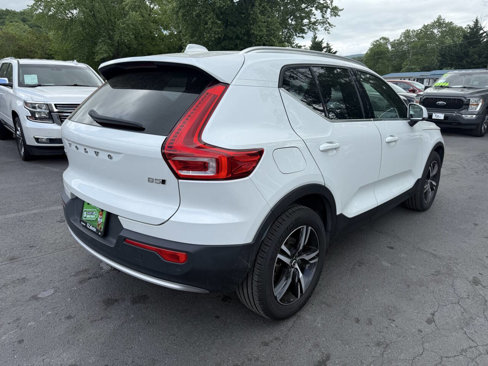 Used 2023 Volvo XC40 B5 Plus image 10