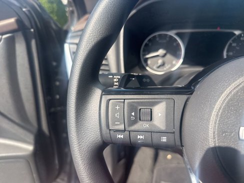 Used 2023 Nissan Rogue SV image 28