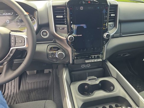 New 2026 RAM 1500 4x4 Crew Cab image 17
