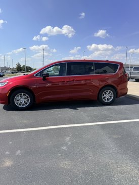 New 2026 Chrysler Pacifica Select image 3