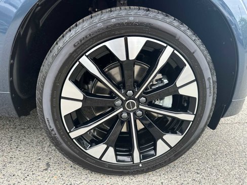 New 2026 Volvo XC60 B5 Plus w/ Protection Package Premier image 9