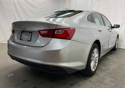 Used 2018 Chevrolet Malibu LT image 9