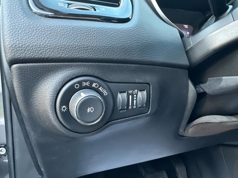 Used 2019 Jeep Compass Latitude image 17
