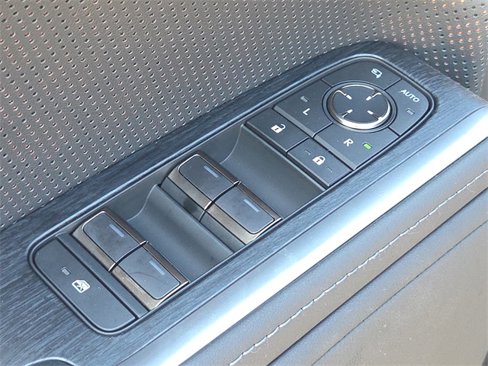 Used 2025 Lexus GX 550 w/ Accessory Package (2T) image 18