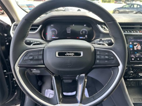 Certified 2023 Jeep Grand Cherokee Laredo w/ Luxury Tech Group I image 25