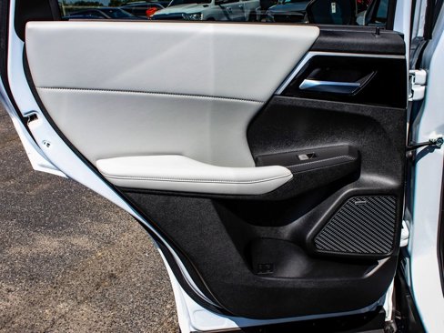 New 2025 Mitsubishi Outlander SE image 11