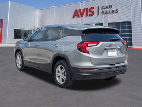 Used 2024 GMC Terrain SLE image 9