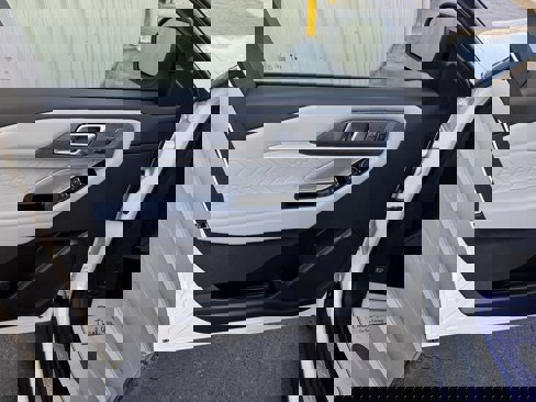 New 2025 Ford Explorer Platinum image 7