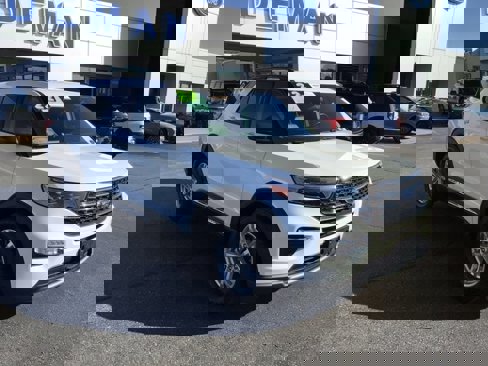 Certified 2022 Ford Explorer XLT w/ Equipment Group 202A image 1