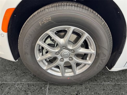 New 2026 Chrysler Pacifica Select image 5