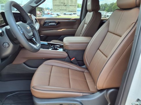 New 2025 Chevrolet Suburban High Country image 12
