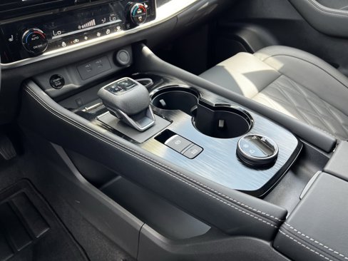New 2025 Nissan Rogue Platinum image 28