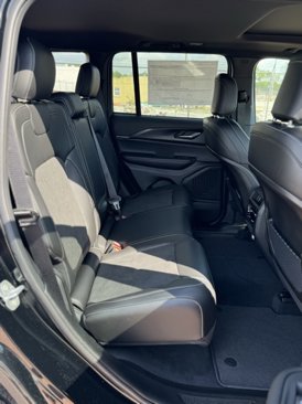New 2025 Jeep Grand Cherokee Altitude image 16