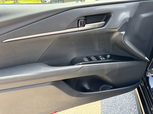 Used 2025 Toyota Camry SE image 10