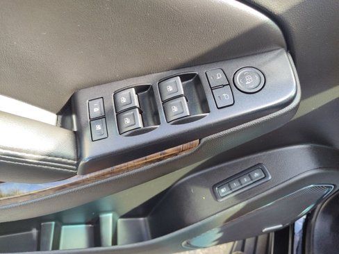 Used 2018 Chevrolet Suburban LT image 33