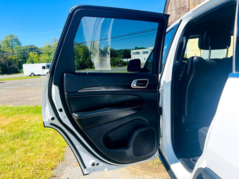 Used 2016 Jeep Grand Cherokee Limited image 23