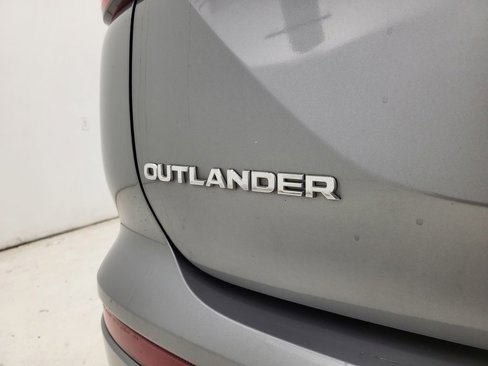 Used 2024 Mitsubishi Outlander SE image 26