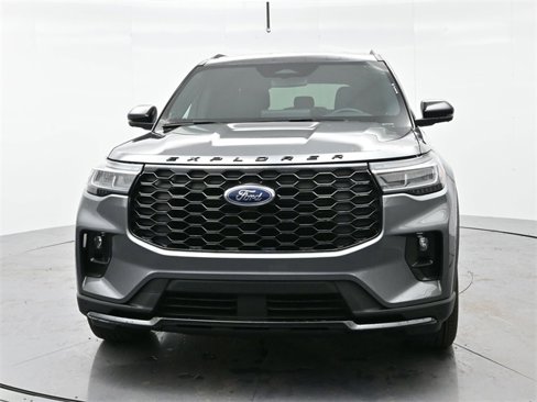 Used 2025 Ford Explorer ST-Line w/ Premium Package image 2