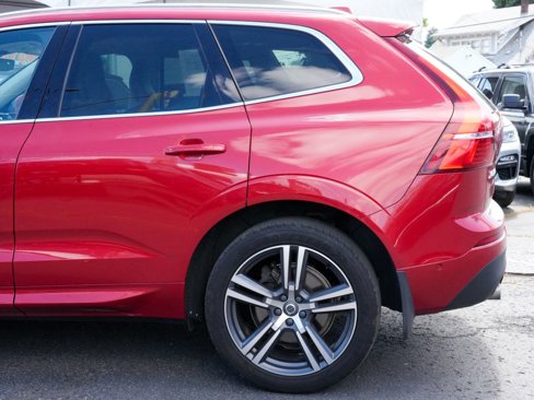 Used 2019 Volvo XC60 T6 Momentum w/ Multimedia Package image 5