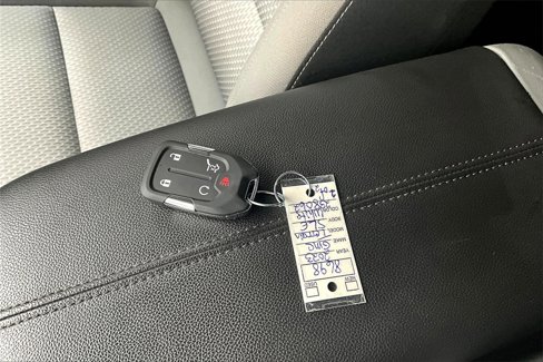 Used 2023 GMC Terrain SLE w/ Driver Convenience Package image 34