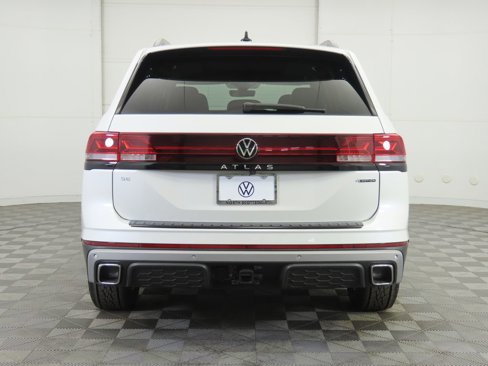 New 2026 Volkswagen Atlas Peak Edition image 7
