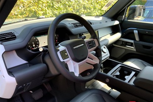 New 2024 Land Rover Defender 110 SE image 5