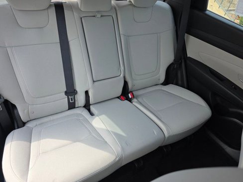 Certified 2025 Hyundai Tucson SE image 26