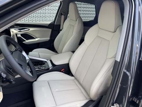 New 2025 Audi Q5 Prestige image 9