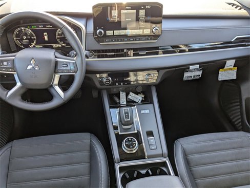 New 2025 Mitsubishi Outlander SE image 23
