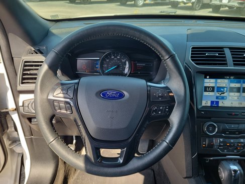 Used 2018 Ford Explorer XLT w/ Equipment Group 202A image 25