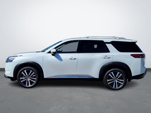New 2025 Nissan Pathfinder Platinum w/ Cargo Package image 2