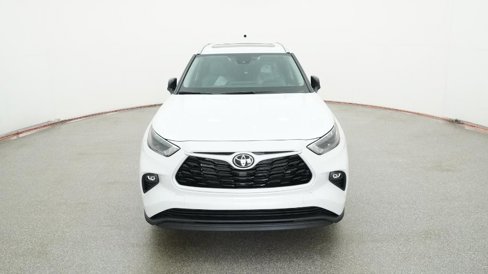 New 2025 Toyota Highlander XLE image 3
