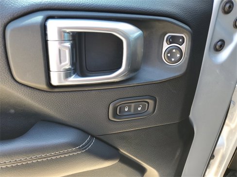 Used 2023 Jeep Wrangler Unlimited Sahara image 14