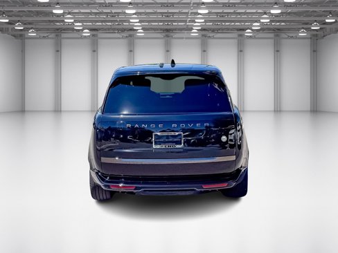 Used 2025 Land Rover Range Rover SV image 4