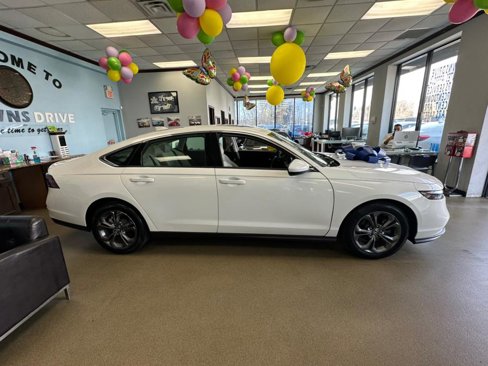Used 2023 Honda Accord EX image 11